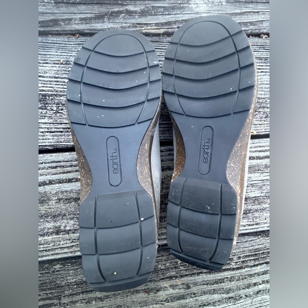 Earth Kolia Suede Clogs Sz 7.5 Taupe Slip On Mule Shoes Womens Boho Minimalist - Picture 3 of 11